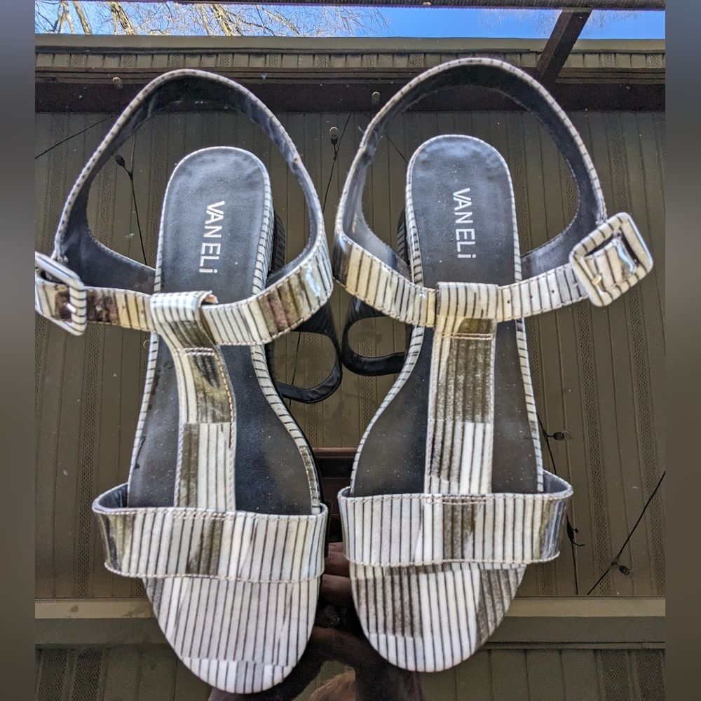VAN ELi Women sz 8.5 W Meres Black White Glossy Patent Geometric T-Strap Sandals